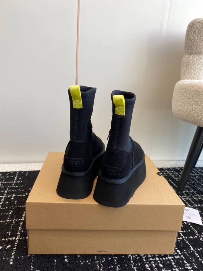 UGG Classic Dipper Boot Black (Women's)