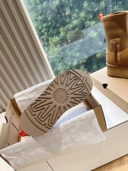 UGG Classic Dipper Boot Chestnut (Women's)