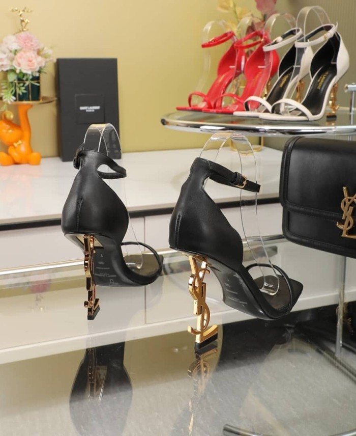 SAINT LAURENT OPYUM SANDALS IN PATENT LEATHER BLACK