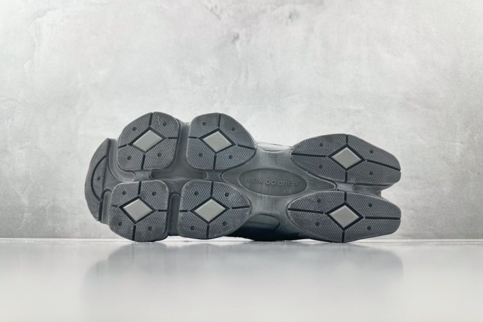 New Balance 9060 Magnet