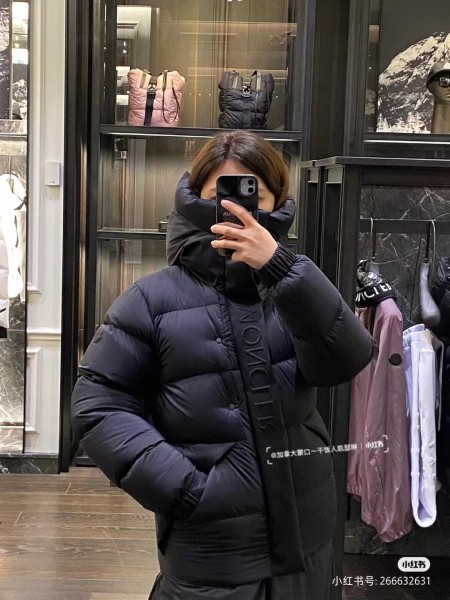 Moncler Logo embossed Padded Jacket