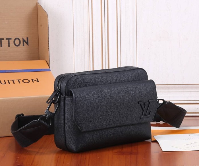 Handbag Louis Vuitton Fastline M22482 size 23.5*7*18 cm