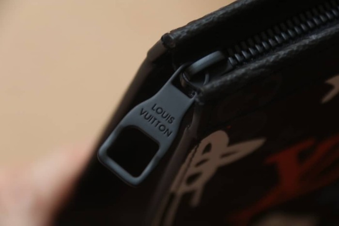 Handbag Louis Vuitton M81803 size  27 x 21 x 3 cm