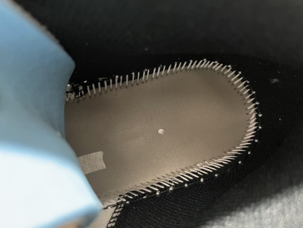 Jordan 1 Mid Metallic Gold Black White