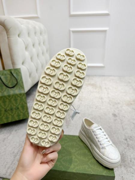 GUCCI WOMEN'S TENNIS 1977 TRAINER Off white trim