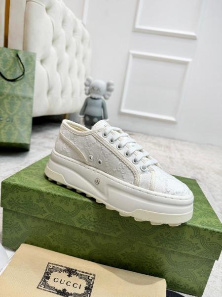 GUCCI WOMEN'S TENNIS 1977 TRAINER Off white trim