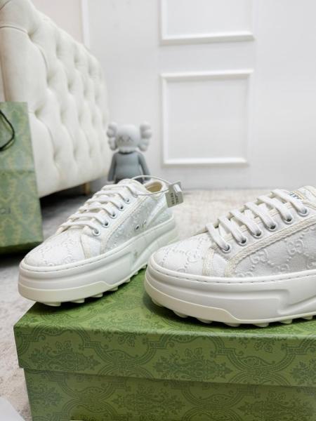 GUCCI WOMEN'S TENNIS 1977 TRAINER Off white trim