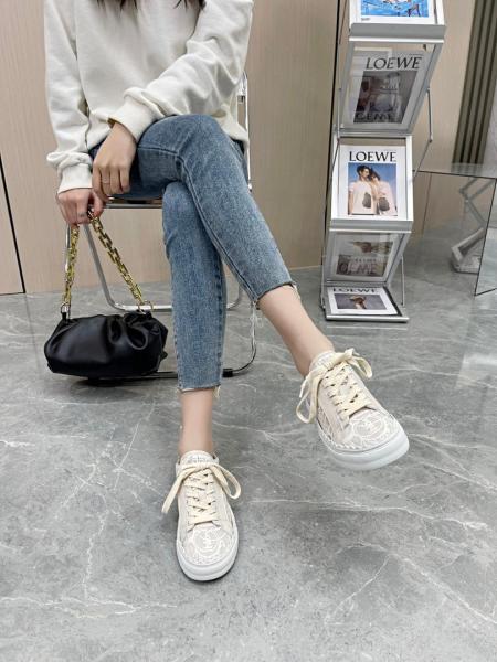 Chloe Lauren Lace Beige (Women's)