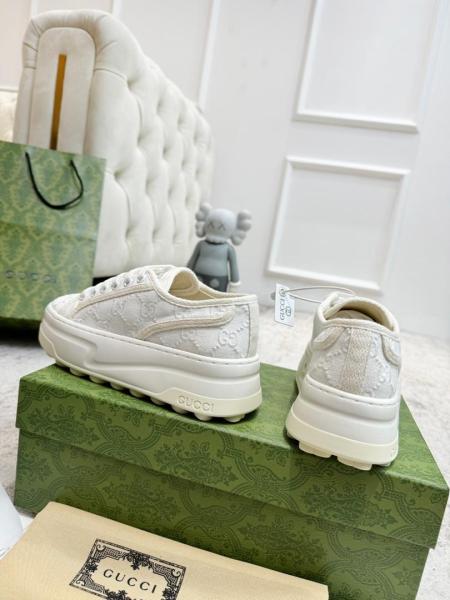 GUCCI WOMEN'S TENNIS 1977 TRAINER Off white trim