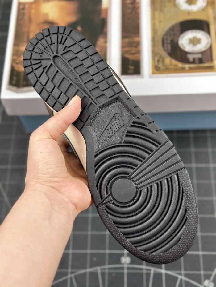 Nike SB Dunk Low Red Panda