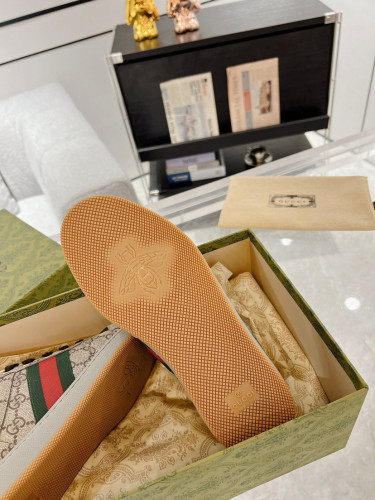 Gucci Screener Beige Ebony