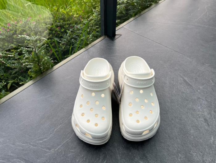 Crocs Classic Mega Crush Clog White 207988-100