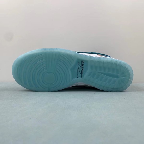 Nike SB Dunk Low Futura Laboratories Bleached Aqua