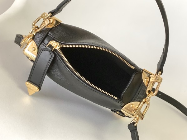 Handbags  Louis Vuitton M23817 size 19*7*12 cm