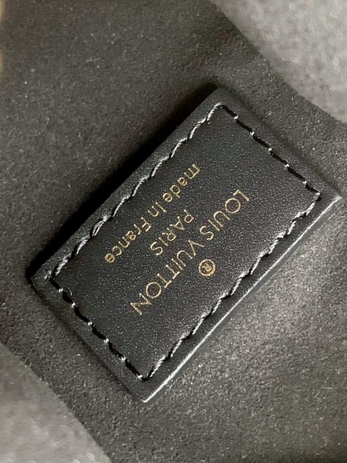 Handbags  Louis Vuitton M23817 size 19*7*12 cm