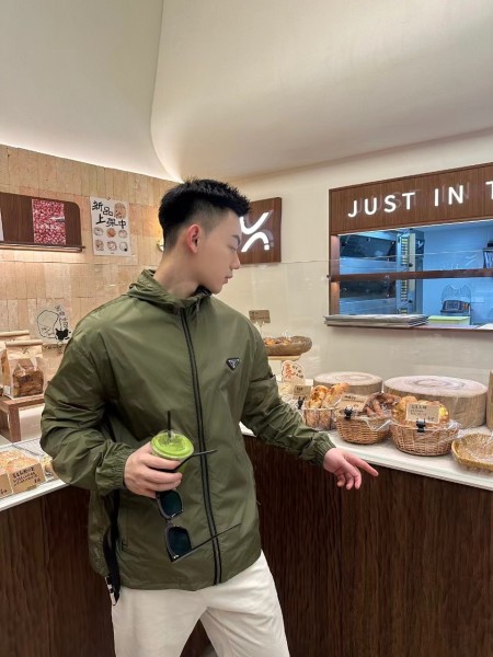  Clothes Prada 20240611-2