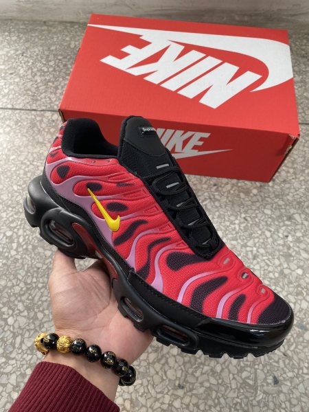 Nike Air Max Plus Supreme University Red