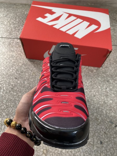 Nike Air Max Plus Supreme University Red