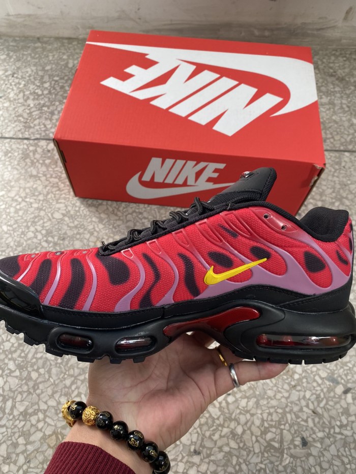 Nike Air Max Plus Supreme University Red