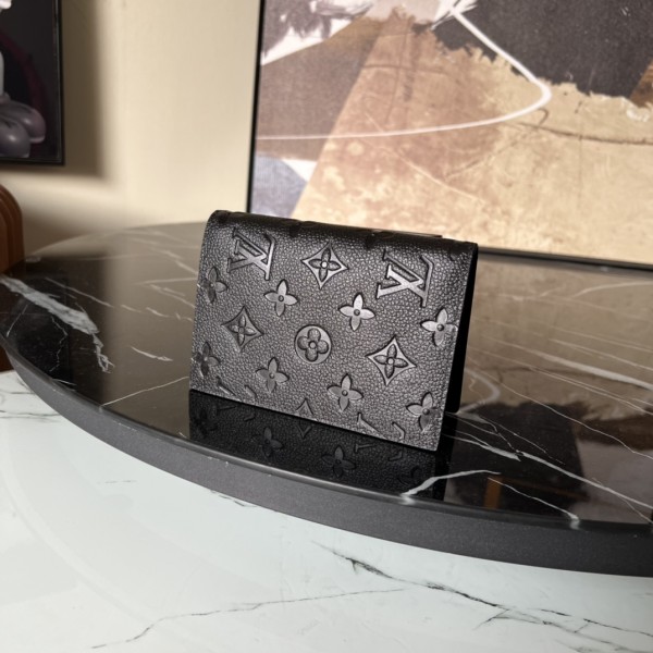 Wallet Louis Vuitton M63914 Passport Cover size 10*14*2.5 cm