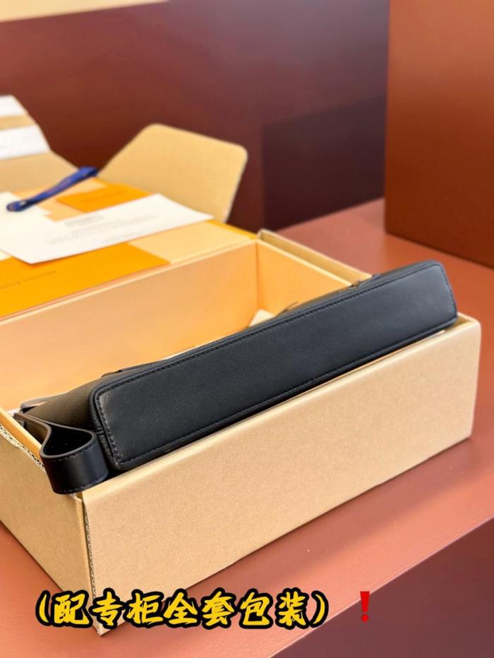 Handbag Louis Vuitton M69837 size:30*5*22 cm