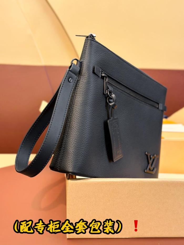 Handbag Louis Vuitton M69837 size:30*5*22 cm