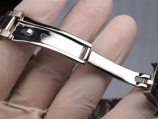 Rolex m126300-0003 size 41mm