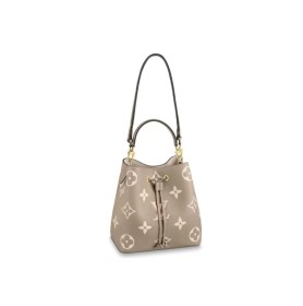 Handbag Louis Vuitton M45555 size 26*17*26 cm