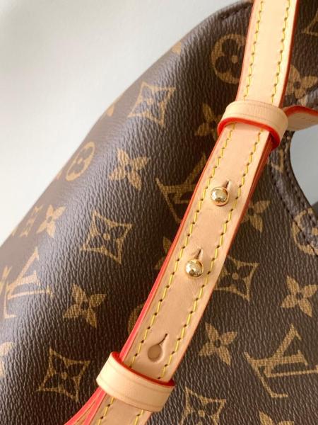 Handbags Louis Vuitton M46817 size 34*13.5*34
