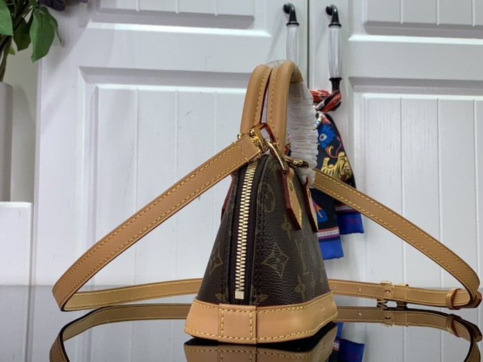 Handbag Louis Vuitton M82717 size 18*12*8cm