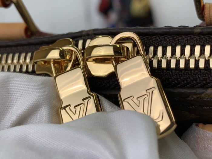 Handbag Louis Vuitton M82717 size 18*12*8cm