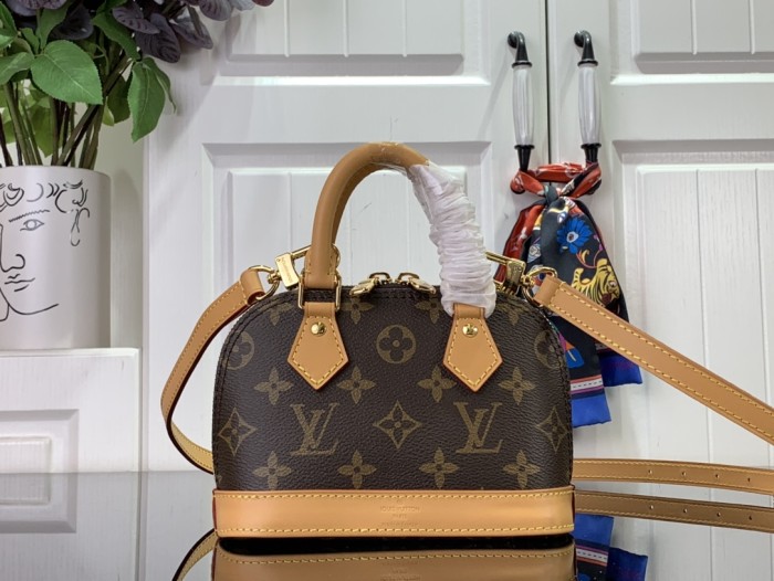 Handbag Louis Vuitton M82717 size 18*12*8cm