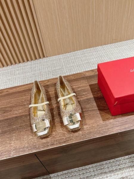 Ferragamo New Vara plate ballet flat Gold 01J185 777436