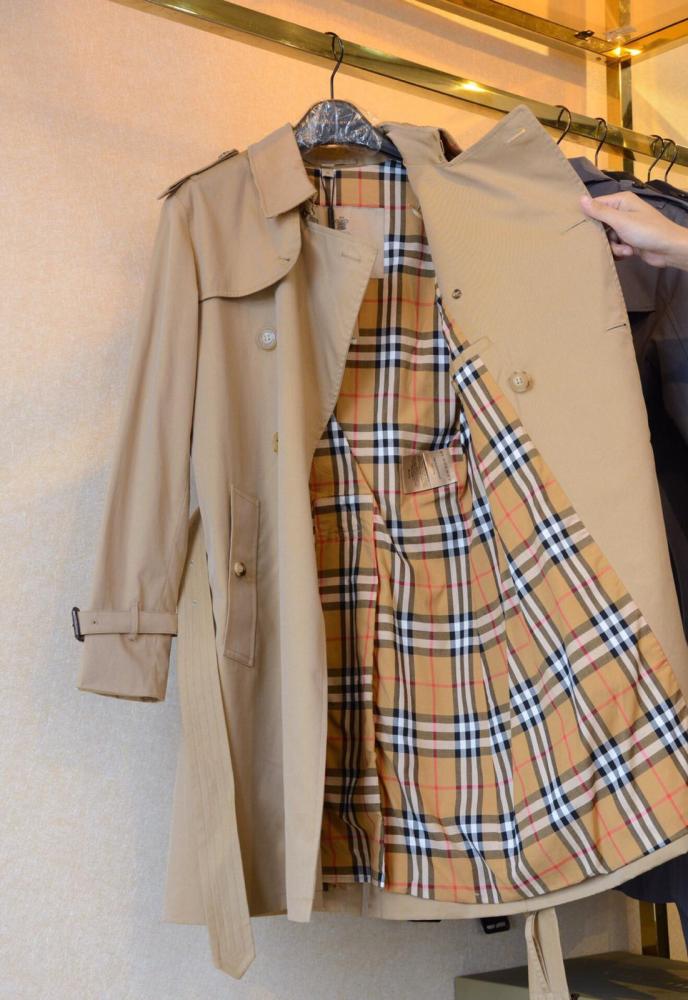 Burberry The Mid length Chelsea Heritage Trenchcoat