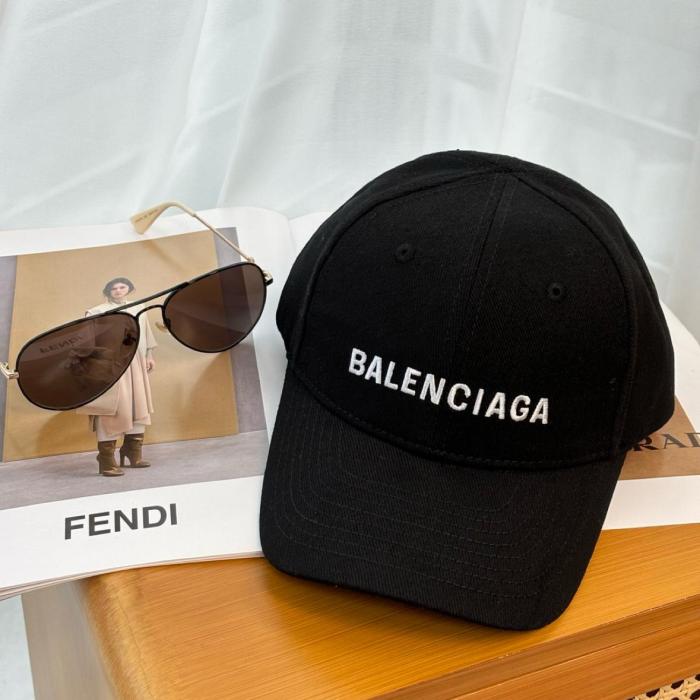 Balenciaga Cap in Black white Classic Baseball Cap with Balenciaga embroidered logo 529192310B21077