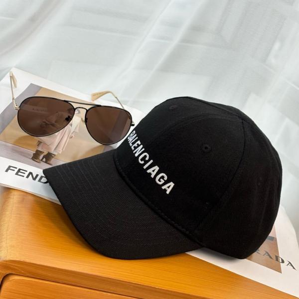 Balenciaga Cap in Black white Classic Baseball Cap with Balenciaga embroidered logo 529192310B21077