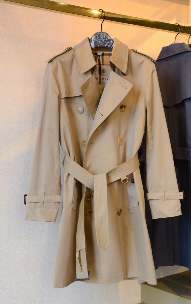 Burberry The Mid length Chelsea Heritage Trenchcoat