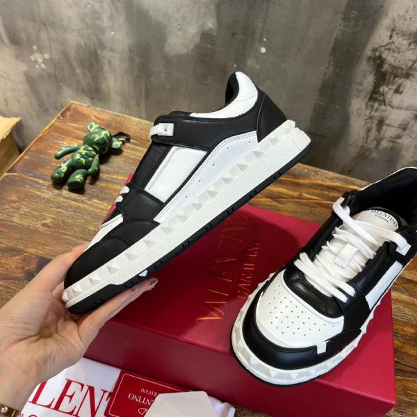 Valentino Garavani Freedots Low Top Sneakers 4Y2S0H43RDG0NI