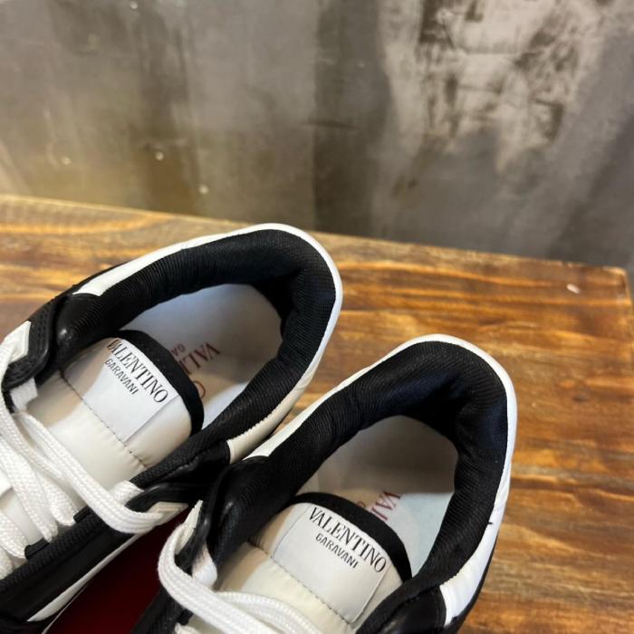 Valentino Garavani Freedots Low Top Sneakers 4Y2S0H43RDG0NI