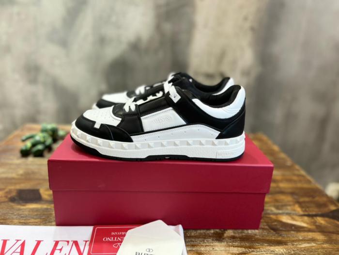 Valentino Garavani Freedots Low Top Sneakers 4Y2S0H43RDG0NI