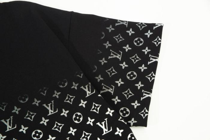 LOUIS VUITTON Full Logo Print Gradient Round Neck Short Sleeve T-shirt Men's Black 1A89Z0