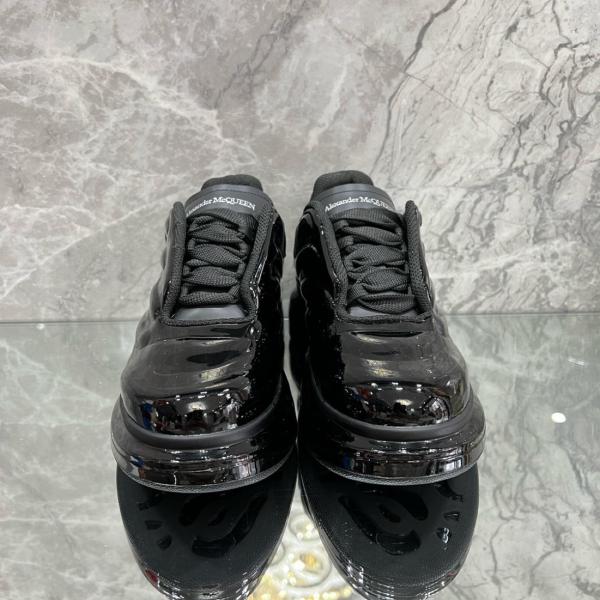 Alexander McQueen Oversized Black Lux Gloss 682398W4RY11073