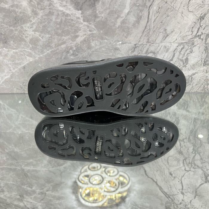 Alexander McQueen Oversized Black Lux Gloss 682398W4RY11073