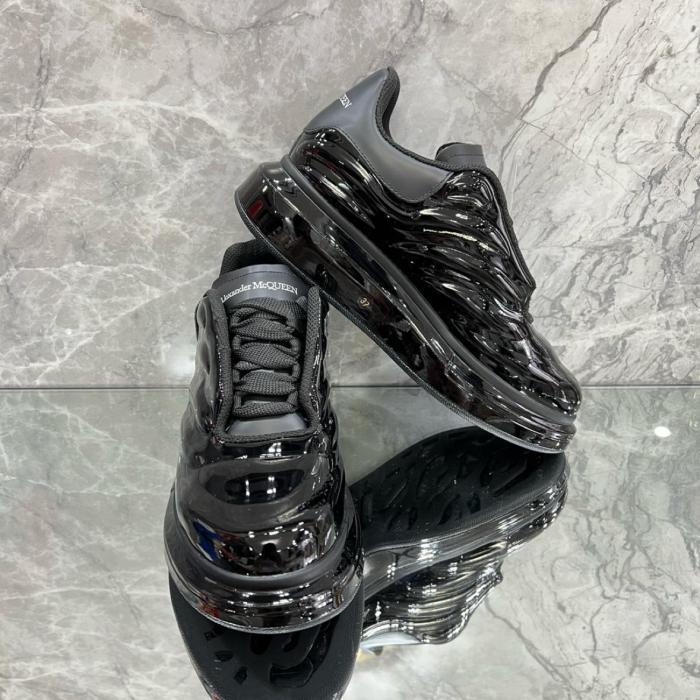 Alexander McQueen Oversized Black Lux Gloss 682398W4RY11073