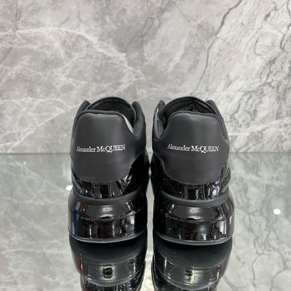 Alexander McQueen Oversized Black Lux Gloss 682398W4RY11073