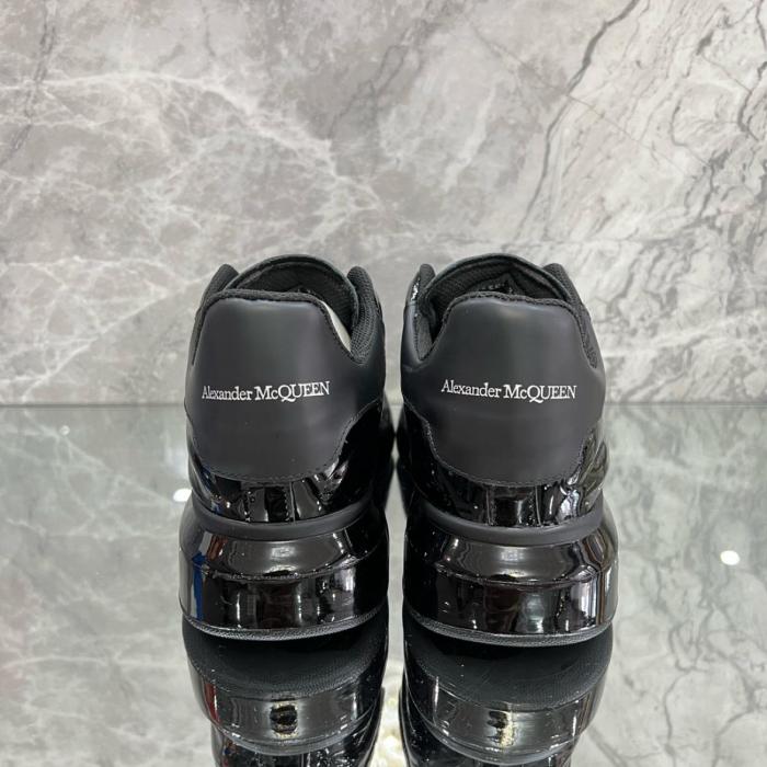 Alexander McQueen Oversized Black Lux Gloss 682398W4RY11073