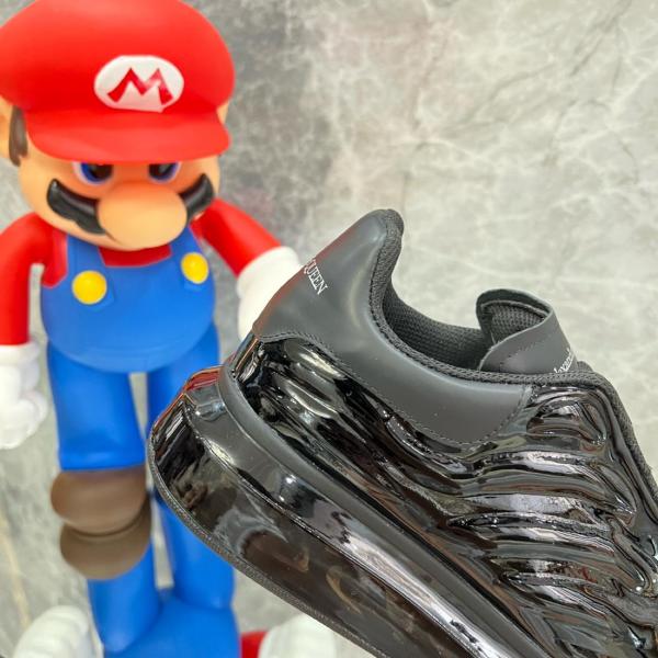 Alexander McQueen Oversized Black Lux Gloss 682398W4RY11073