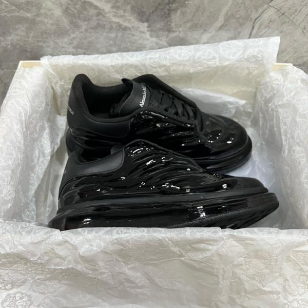 Alexander McQueen Oversized Black Lux Gloss 682398W4RY11073