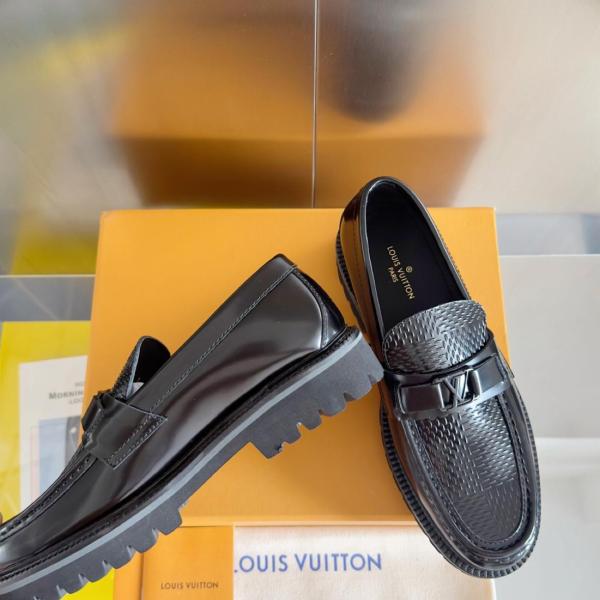 LOUIS VUITTON Major Loafers Men Black 1ACPM6