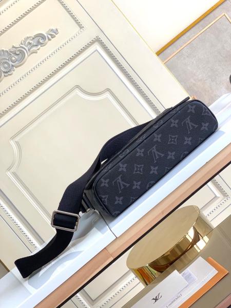 LOUIS VUITTON District Pm Monogram Eclipse M46255 samll size 26*7*20 cm